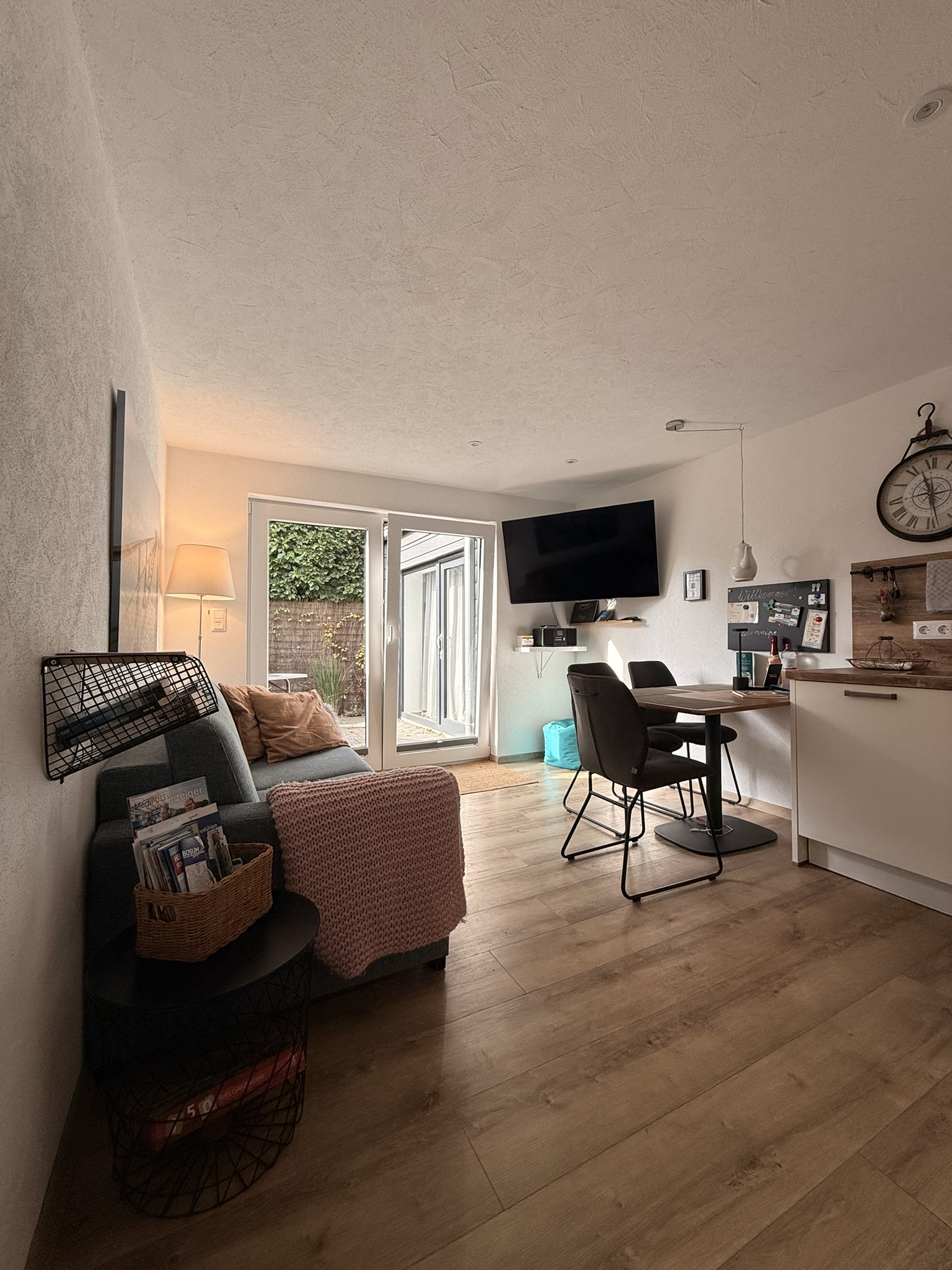 Wohn- und Essbereich der Ferienwohnung Steg in Büsum