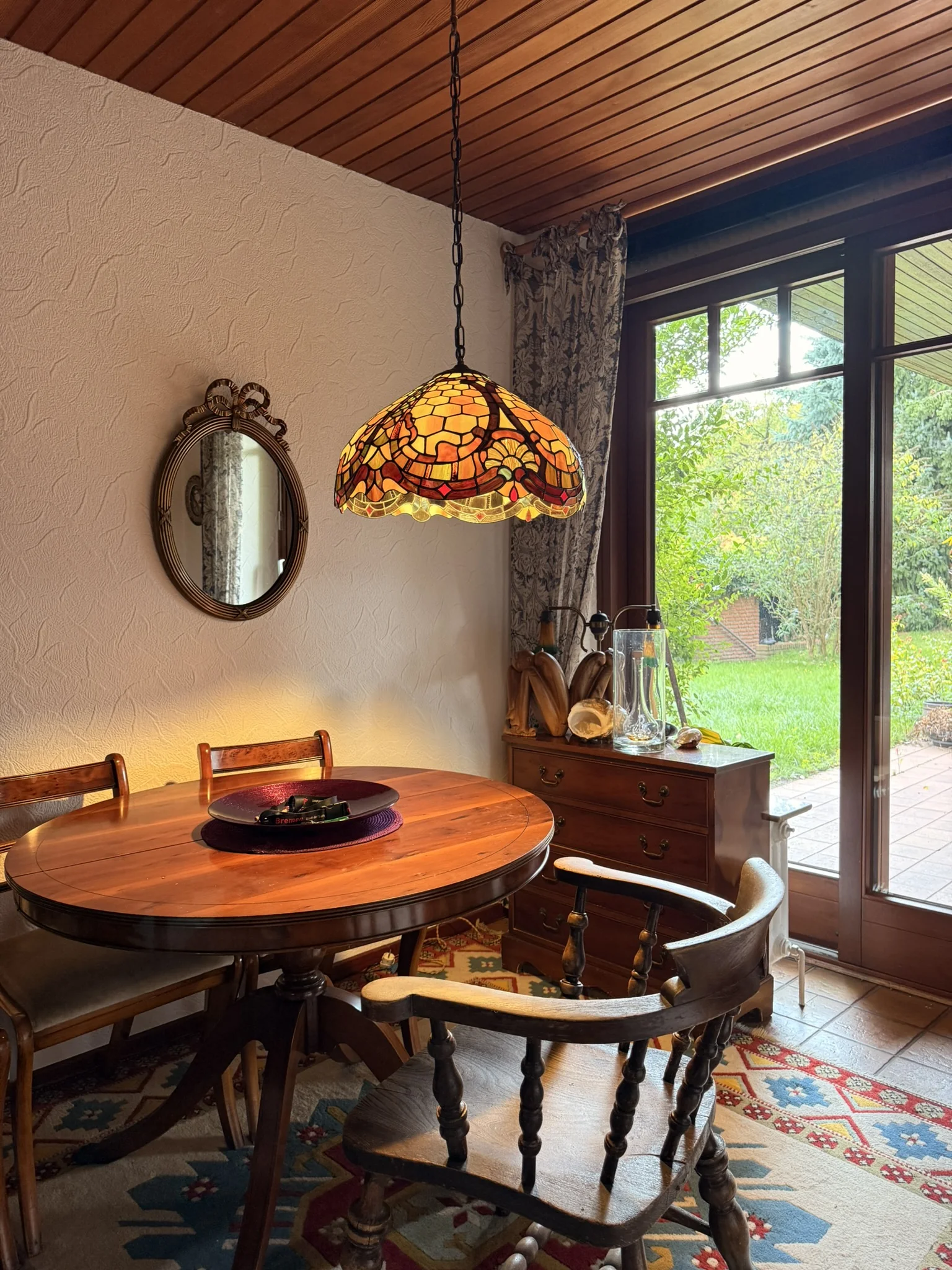 Bungalow in Hamburg-Marmstorf – Essplatz mit Zugang zum Garten