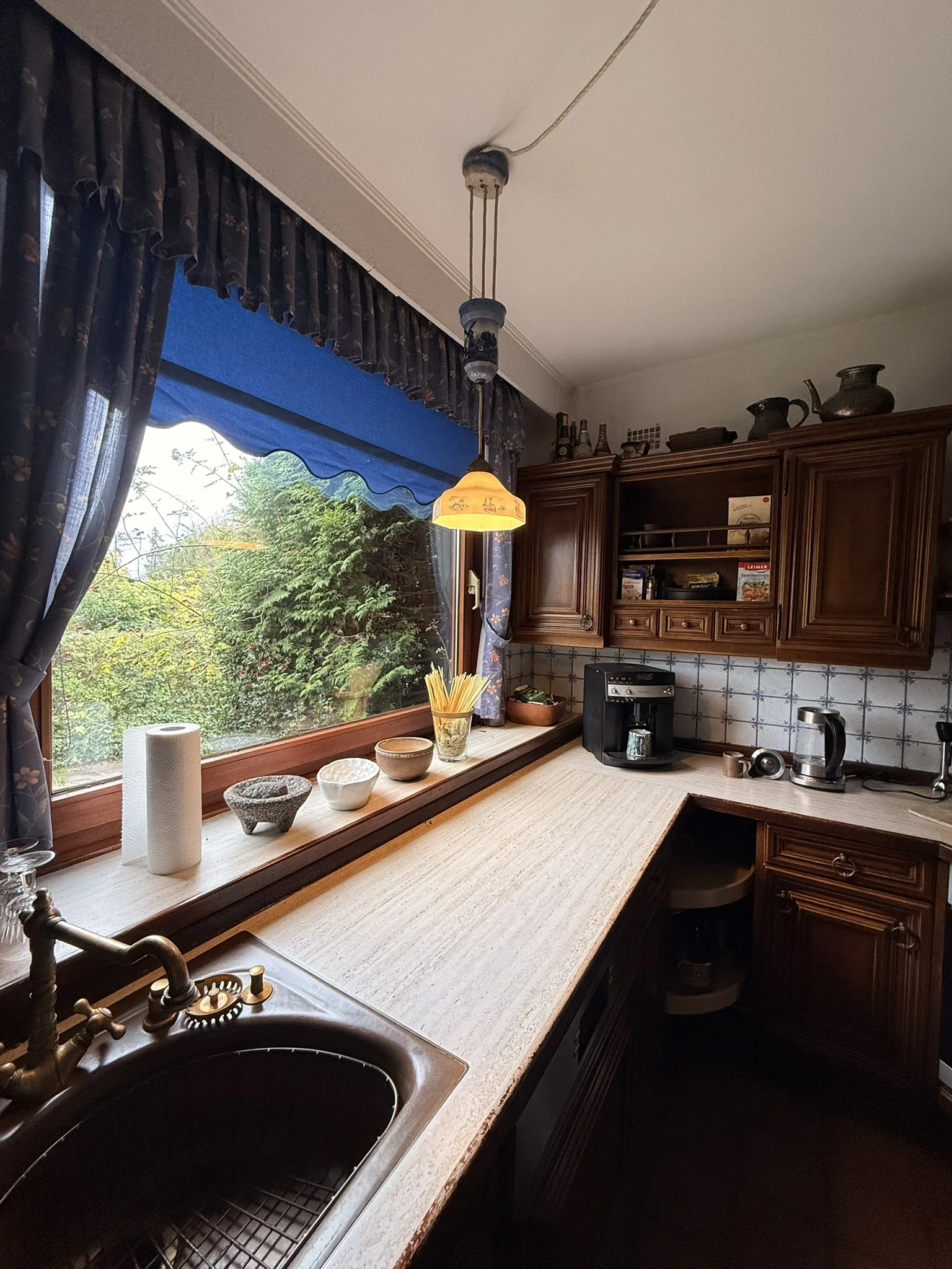 Bungalow in Hamburg-Marmstorf – Küche mit Blick ins Grüne