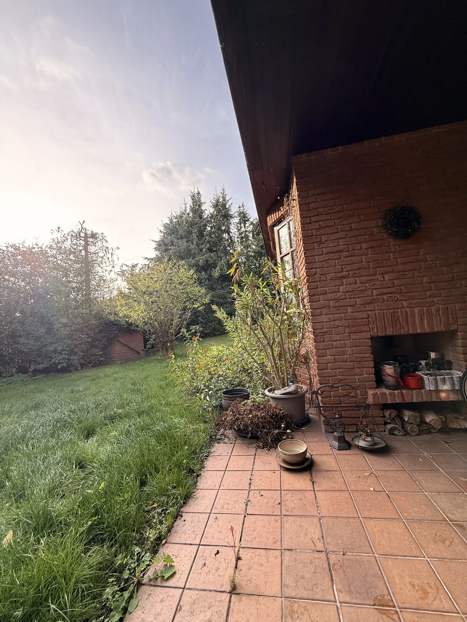 Bungalow in Hamburg-Marmstorf – Sonnenterrasse und Rasenfläche